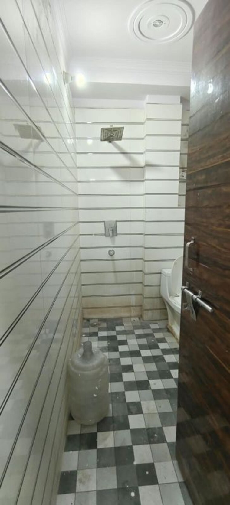 Attached Bathroom, dwarka mor 2 Bedroom 60 Sq.Yd. Builder Floor In Dwarka Mor Delhi 10698572
