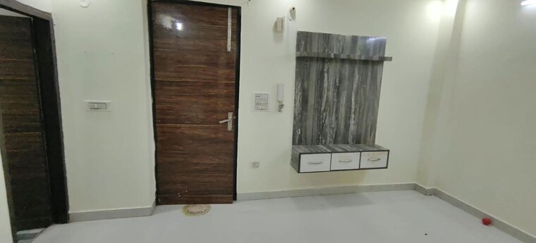 Bathroom, dwarka mor 2 Bedroom 60 Sq.Yd. Builder Floor In Dwarka Mor Delhi 10698572
