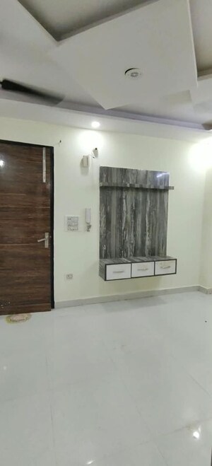 Room in 2 BHK Builder Floor at Dwarka Mor – for Rent