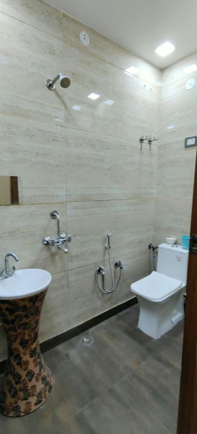 Bathroom, dwarka mor 2 Bedroom 60 Sq.Yd. Builder Floor In Dwarka Mor Delhi 10698572