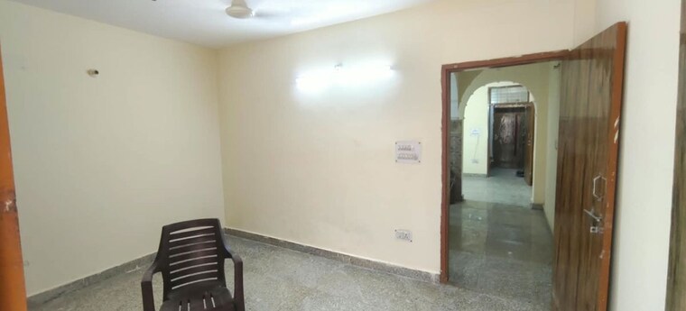 Room, dwarka mor 1 Bedroom 50 Sq.Yd. Builder Floor In Dwarka Mor Delhi 10698523