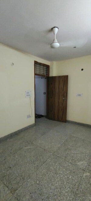 Room in 1 BHK Builder Floor at Dwarka Mor – for Rent