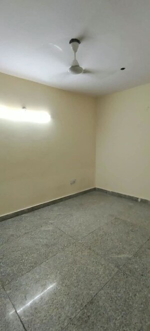 Room in 1 BHK Builder Floor at Dwarka Mor – for Rent