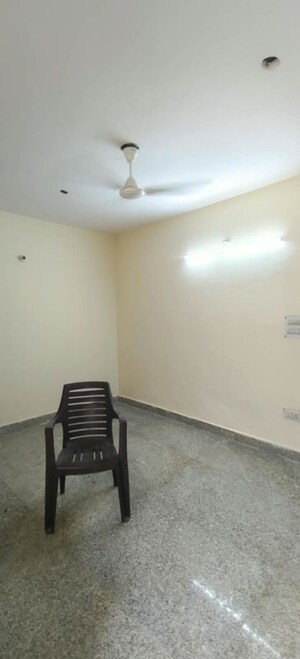 Room in 1 BHK Builder Floor at Dwarka Mor – for Rent