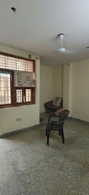 Room in 1 BHK Builder Floor at Dwarka Mor – for Rent
