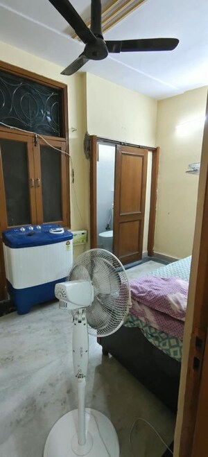 Room in 2 BHK Builder Floor at Dwarka Mor – for Rent