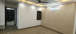 Room in 3 BHK Builder Floor at Dwarka Mor – for Rent