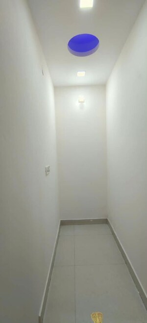 Room in 3 BHK Builder Floor at Dwarka Mor – for Rent