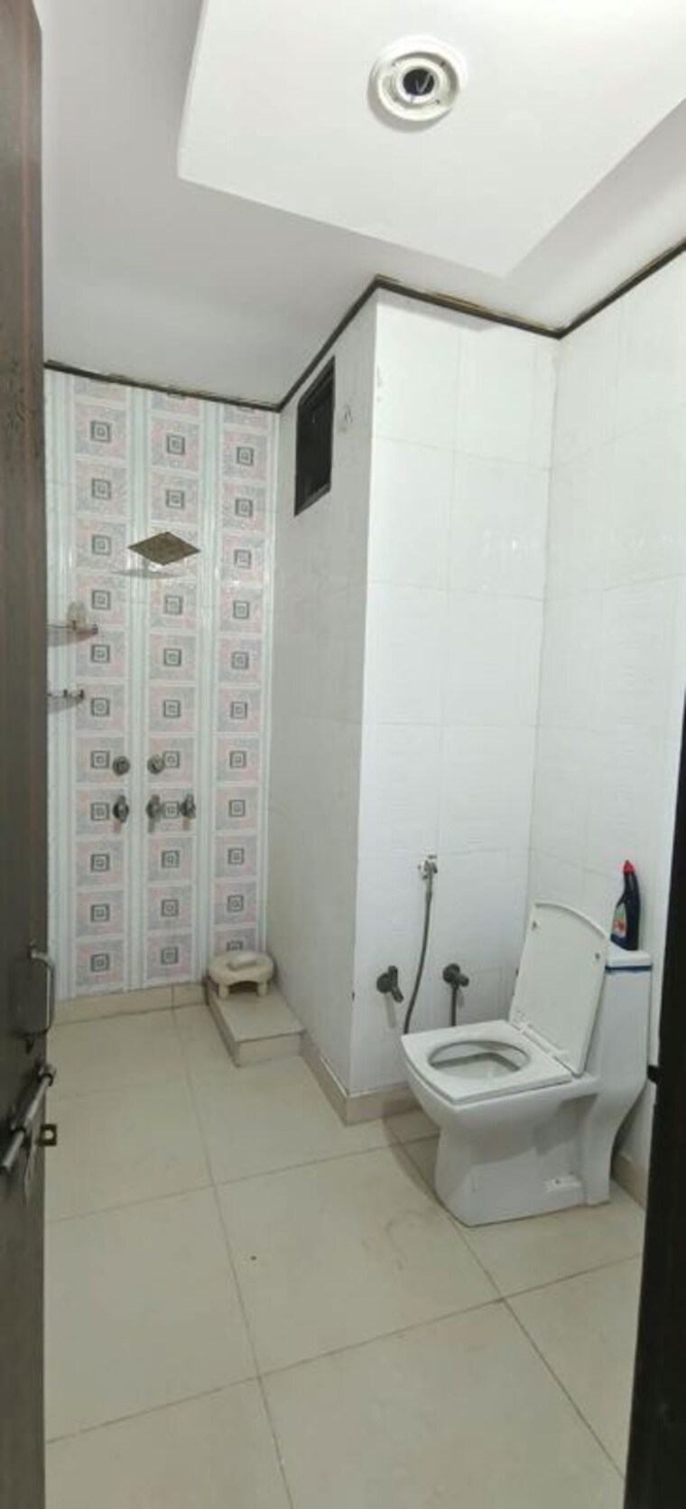 Bathroom, dwarka mor 3 Bedroom 1000 Sq.Ft. Builder Floor In Dwarka Mor Delhi 10698368