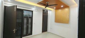 Room in 3 BHK Builder Floor at Dwarka Mor – for Rent