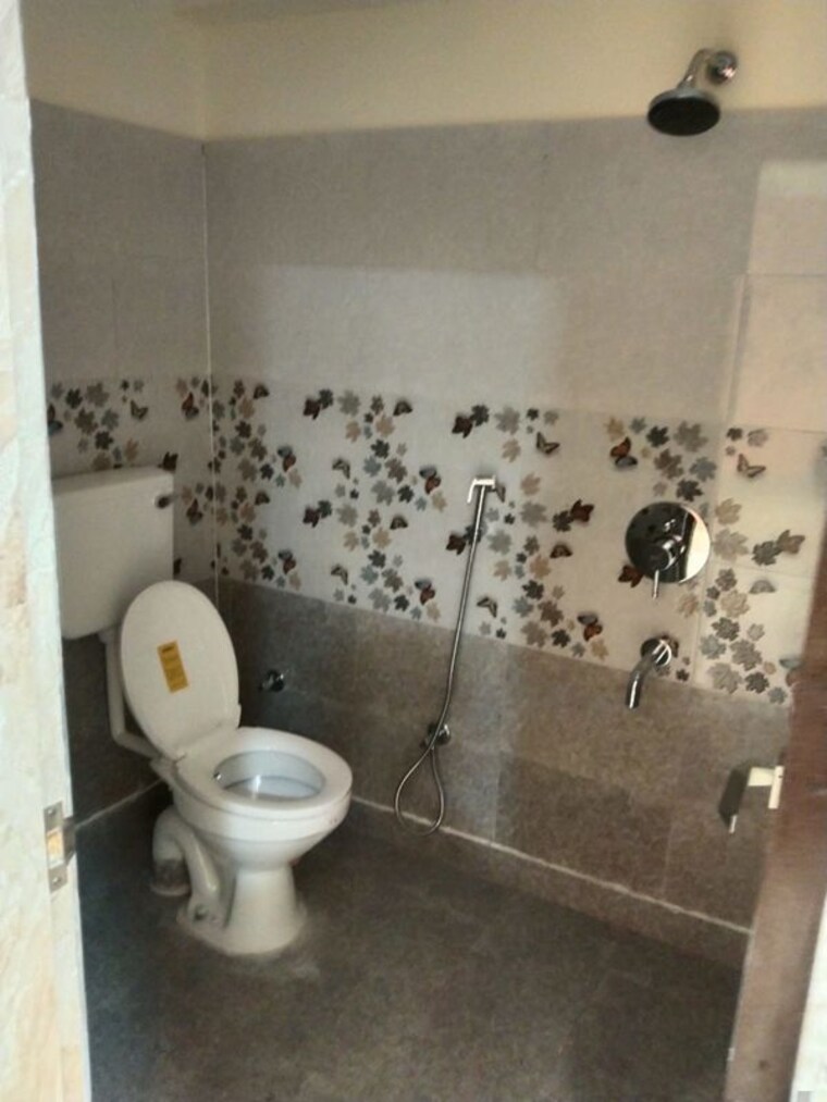 Bathroom, lalpur chowk 3 Bedroom 1600 Sq.Ft. Apartment In Lalpur Chowk Ranchi 10713222