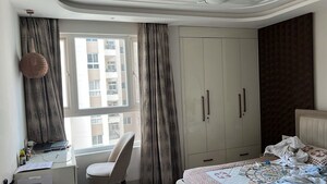 Building Lobby in 3.5 BHK Apartment at Orchid Petals, Sector 49 – for Rent