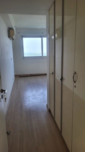 Bedroom in 4 BHK Apartment at DLF Park Place, Sector 54 – for Rent