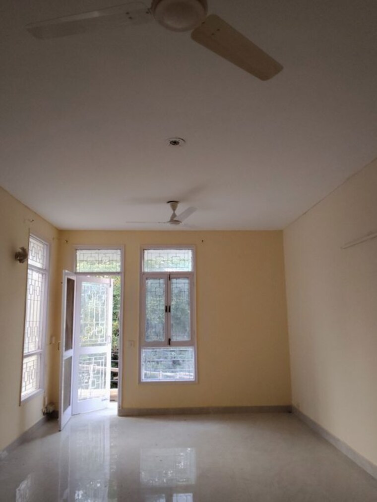 Room, unitech-south-city-ii 3 Bedroom 1500 Sq.Ft. Builder Floor In Sector 50 Gurgaon 10713250