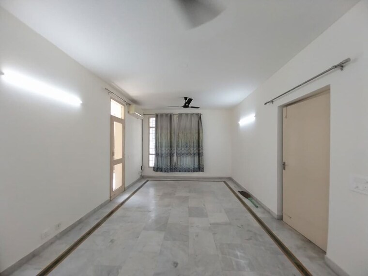 Room, unitech-south-city-ii 3 Bedroom 1500 Sq.Ft. Builder Floor In Sector 50 Gurgaon 10713259