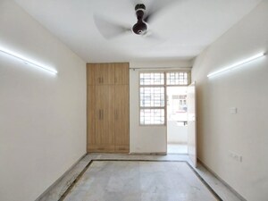 Room in 3 BHK Builder Floor at Unitech South City II, Sector 50 – for Rent