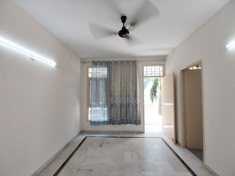 Living Room, unitech-south-city-ii 3 Bedroom 1500 Sq.Ft. Builder Floor In Sector 50 Gurgaon 10713259