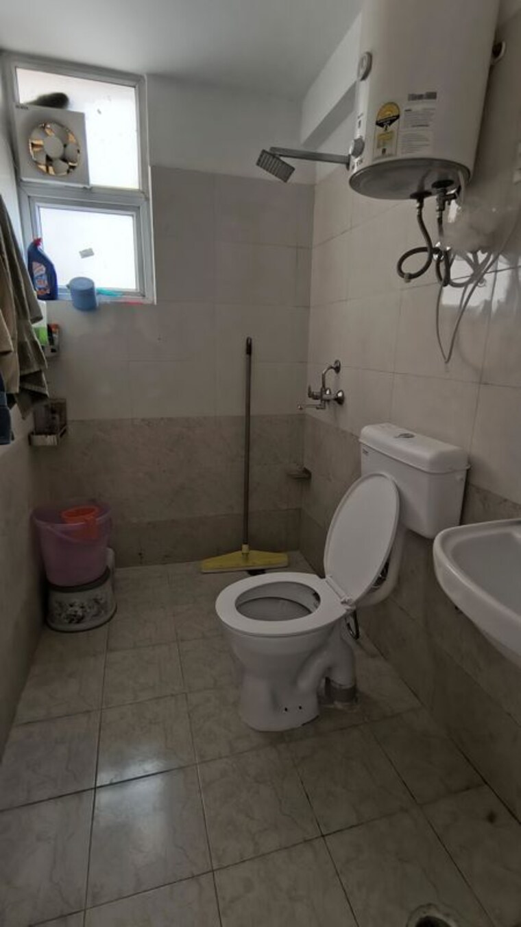 Bathroom, sector 23 2 Bedroom 1200 Sq.Ft. Builder Floor In Sector 23 Gurgaon 10713263
