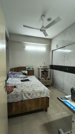 Bedroom in 2 BHK Builder Floor at Sector 23 – for Rent