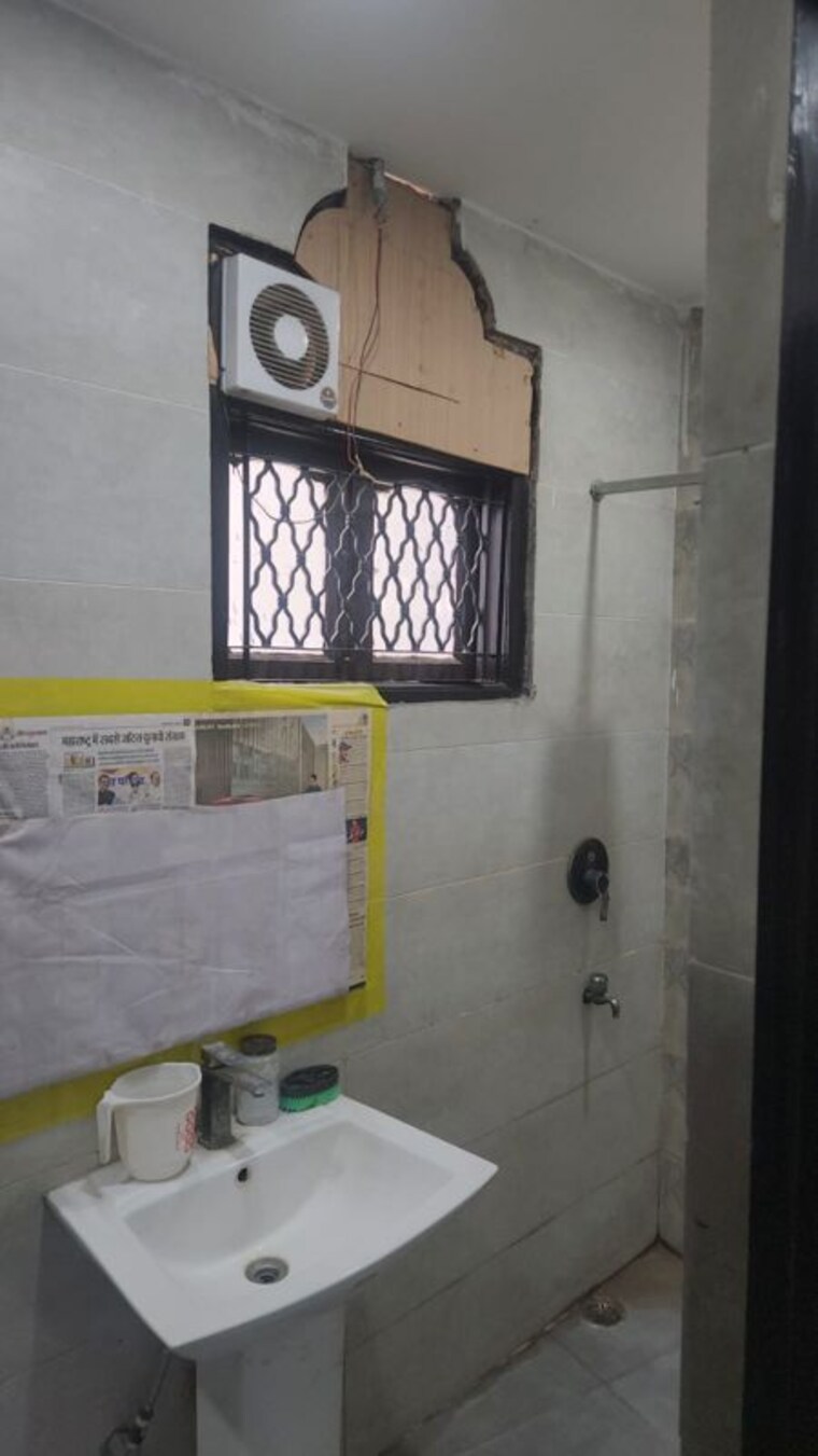 Bathroom, sector 36 3 Bedroom 2500 Sq.Ft. Independent House In Sector 36 Noida 10713245