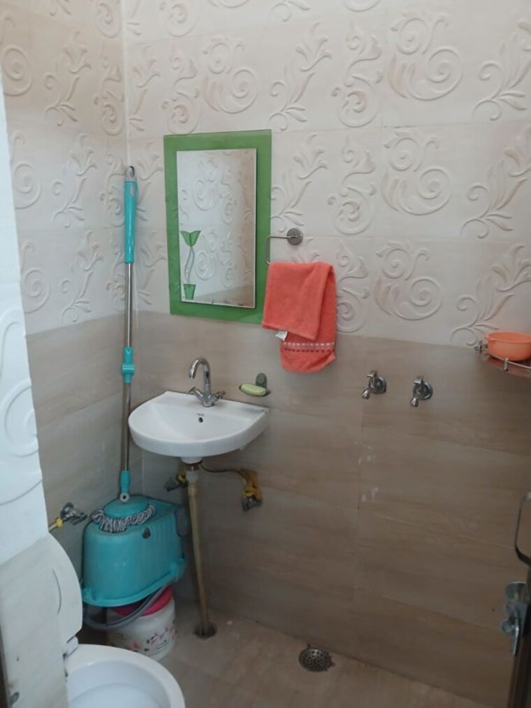 Bathroom, sector 16 3 Bedroom 125 Sq.Yd. Independent House In Sector 16 Hisar 10709220