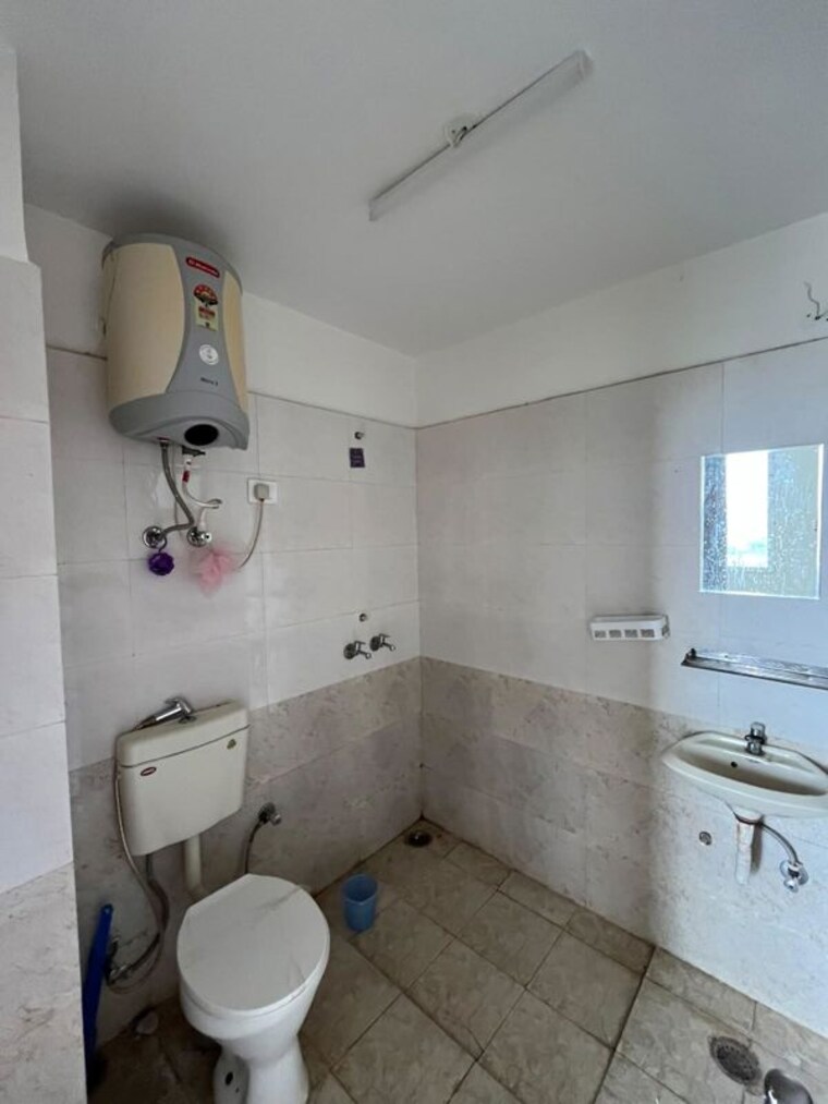 Bathroom, sector 21 2 Bedroom 1250 Sq.Ft. Builder Floor In Sector 21 Gurgaon 10713279