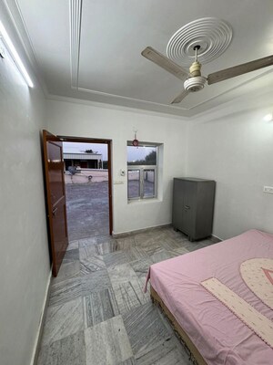 1 BHK Independent House For Rent in Sector 15a