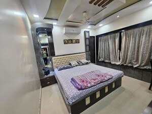 Bedroom in 2.5 BHK Apartment at Kalpataru Towers, Kandivali East – for Sale