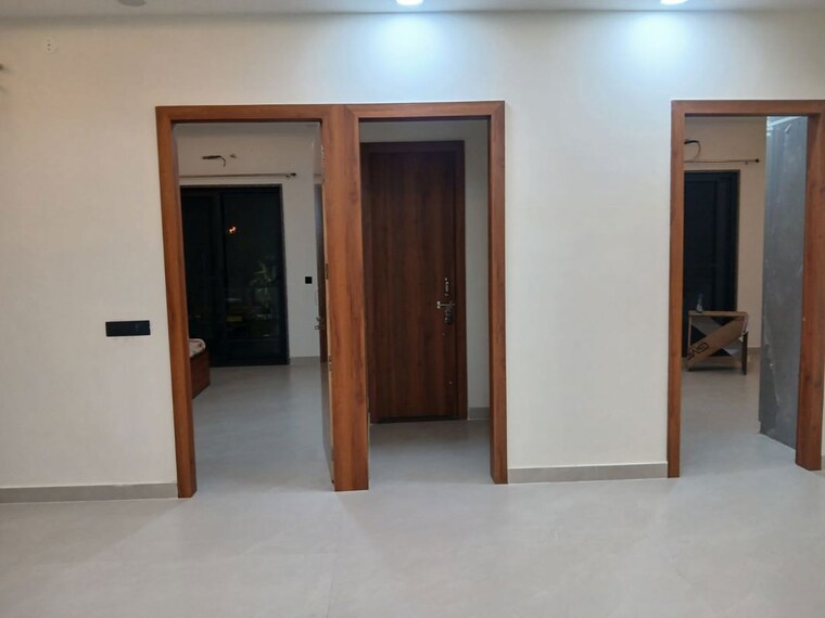 Room, sector 9 3 Bedroom 200 Sq.Yd. Builder Floor In Sector 9 Hisar 10711069