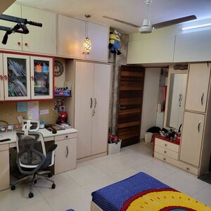 Team Area in 3 BHK Apartment at DLH Legacy, Juhu – for Rent