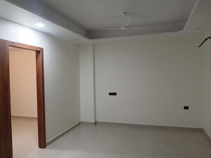 Room in 2 BHK Builder Floor at Sector 9 – for Rent