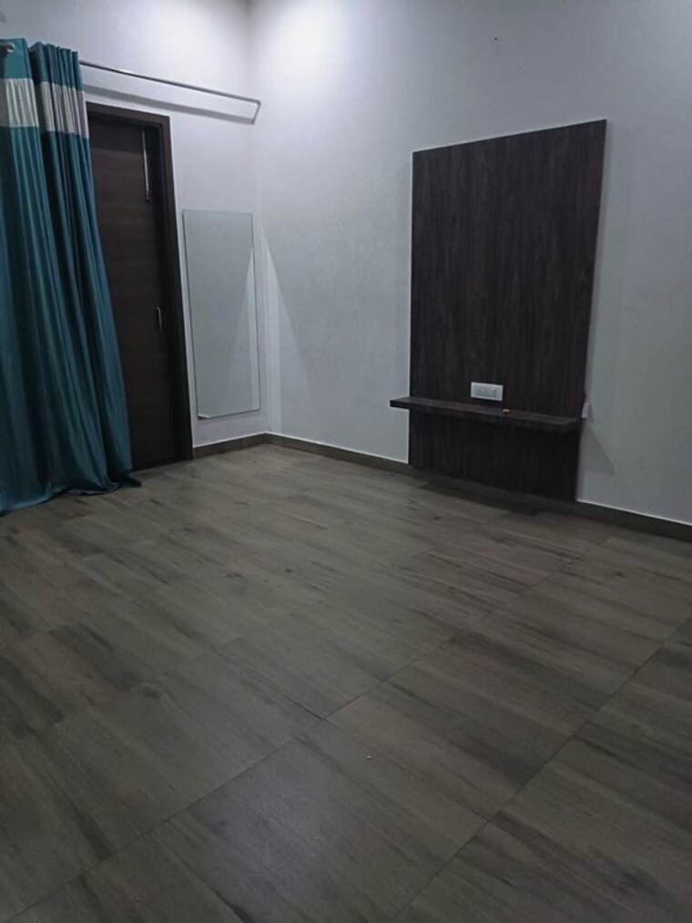 Room, sector 16 3 Bedroom 350 Sq.Yd. Independent House In Sector 16 Hisar 10711052