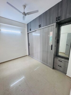 Room in 2 BHK Builder Floor at Sector 21 – for Rent