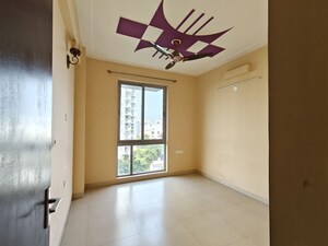 Room in 3.5 BHK Apartment at Vatika City Homes, Sector 83 – for Rent