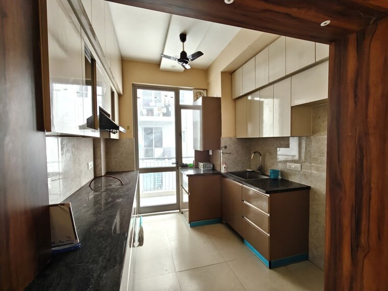 Kitchen, vatika-city-homes 3.5 Bedroom 1935 Sq.Ft. Apartment In Sector 83 Gurgaon 10713332