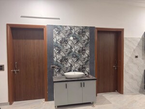 Room in 4 BHK Builder Floor at Sector 9 – for Rent