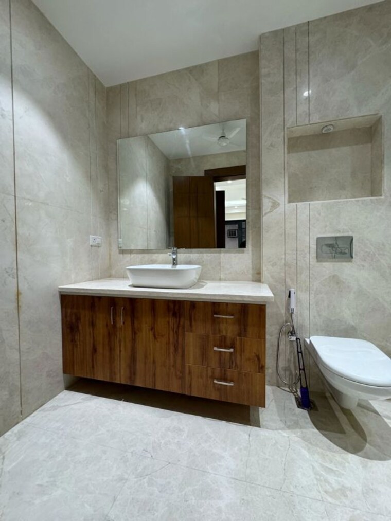 Attached Bathroom, dlf phase i 4 Bedroom 2844 Sq.Ft. Builder Floor In Dlf Phase I Gurgaon 10713360