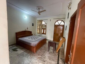 Living Room in 1 RK Pg at Sector 14 – for Rent