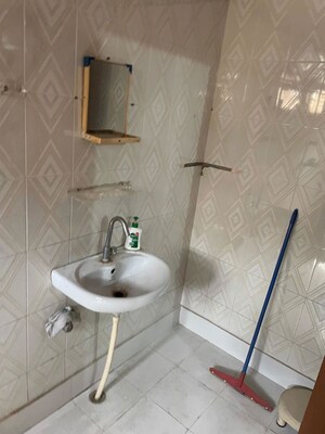 Bathroom in 1 RK Pg at Sector 14 – for Rent