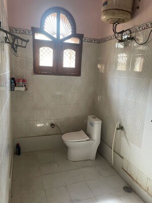 Bathroom in 1 RK Pg at Sector 14 – for Rent