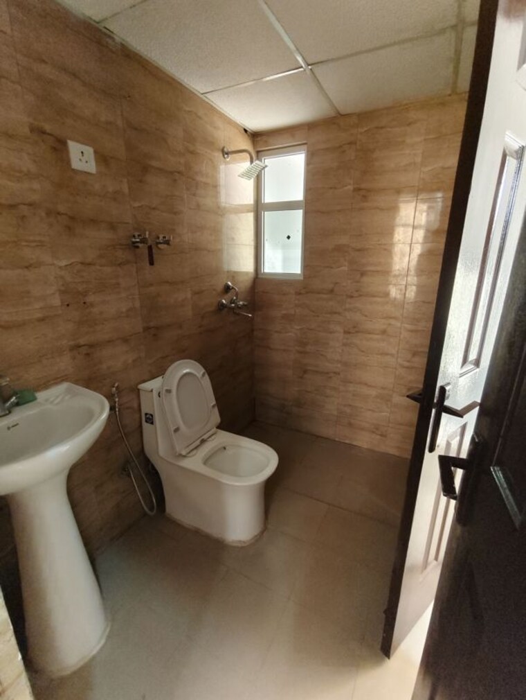 Bathroom, ajnara-integrity 2.5 Bedroom 1175 Sq.Ft. Apartment In Raj Nagar Extension Ghaziabad 10713369