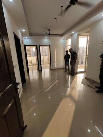 2.5 BHK +  1175 Sq.Ft. Apartment in Ajnara Integrity
