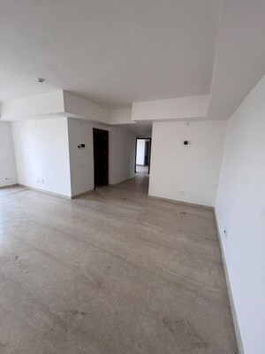Room in 3.5 BHK Apartment at Microtek Greenburg, Sector 86 – for Rent