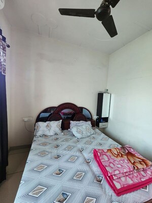 Bedroom in 2 BHK Apartment at Sector 16 – for Rent