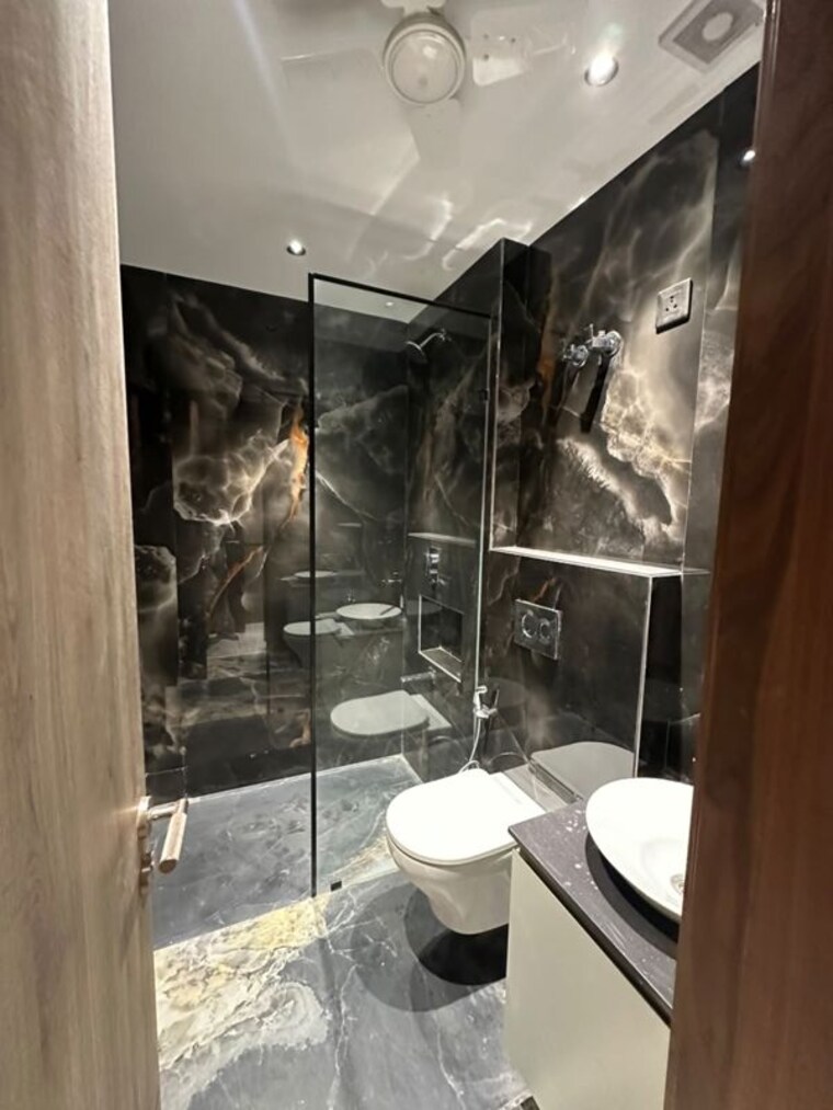 Attached Bathroom, south city 1 4 Bedroom 3240 Sq.Ft. Builder Floor In South City 1 Gurgaon 10713386