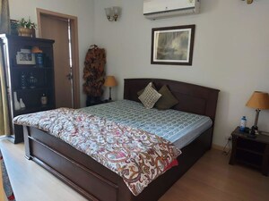 Bedroom in 3 BHK Builder Floor at Sector 21 – for Rent