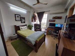 Bedroom in 3 BHK Builder Floor at Sector 21 – for Rent