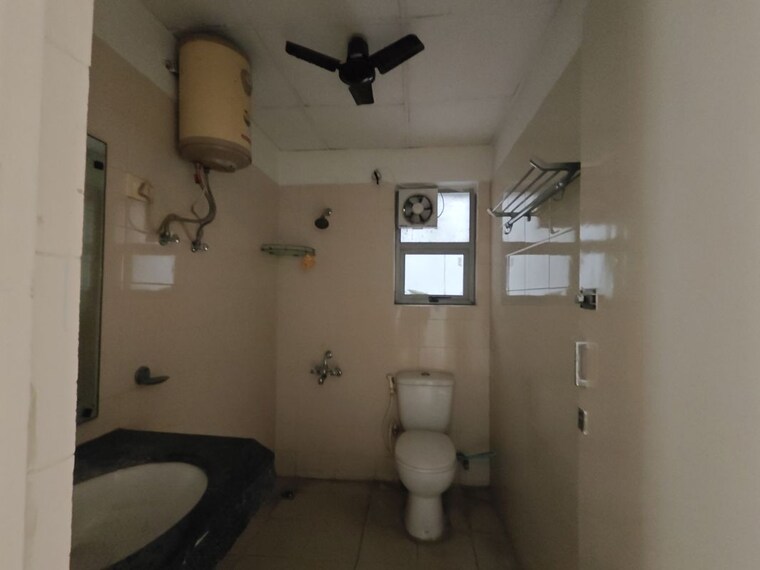 Bathroom, vatika-lifestyle-homes 3.5 Bedroom 2100 Sq.Ft. Apartment In Sector 83 Gurgaon 10713381