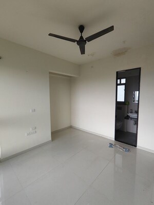 Room in 2 BHK Apartment at Sheth Zuri, Laxmi Nagar – for Rent