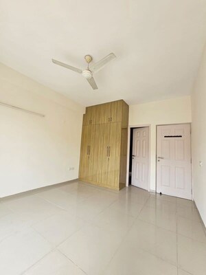 Room in 3 BHK Apartment at Emaar MGF Emerald Hills, Sector 65 – for Rent